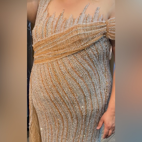 Custom handmade gown - Picture 5 of 11